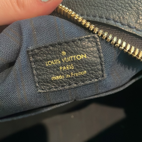 Authentic Monochrome Louis Vuitton shoulder bag - Picture 9 of 16